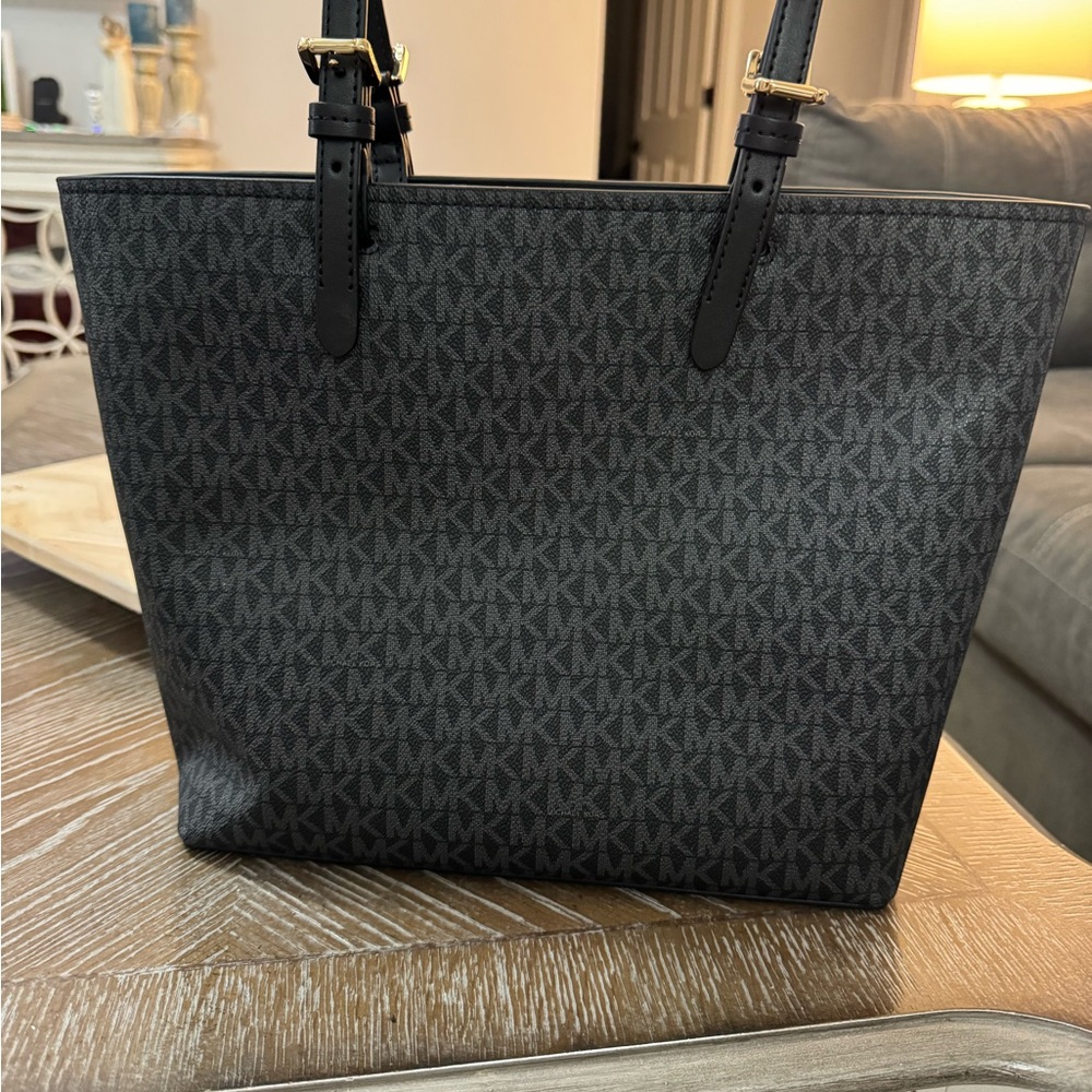 Michael Kors Jet Set Travel Medium Double Pocket Tote in Black Signature canvas - Picture 4 of 11